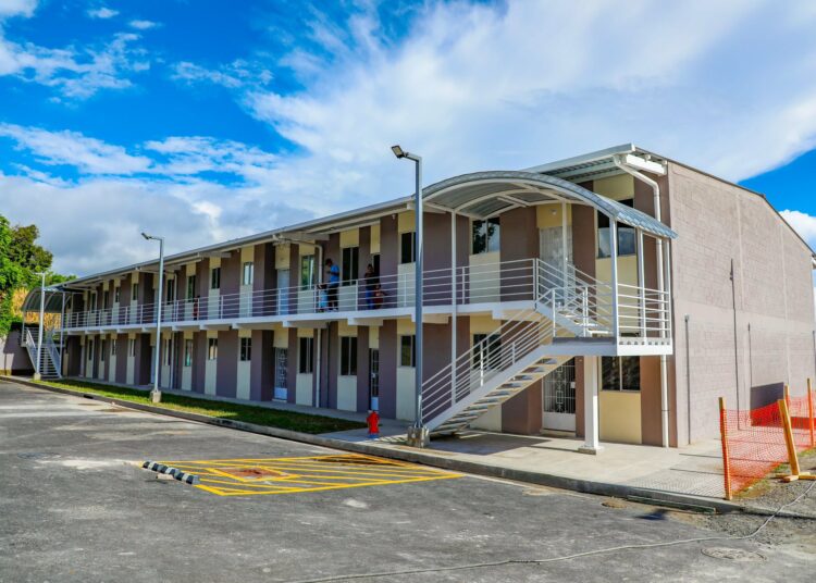 Ministerio de Vivienda entrega complejo habitacional a familias de diferentes comunidades 