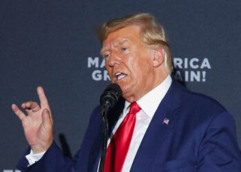 Trump afirma que comparecerá este lunes en el juicio civil por fraude