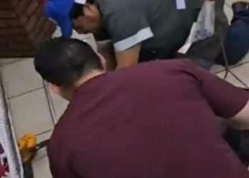 Hombre que laboraba en ferretería Freund fallece al caer desde una gran altura