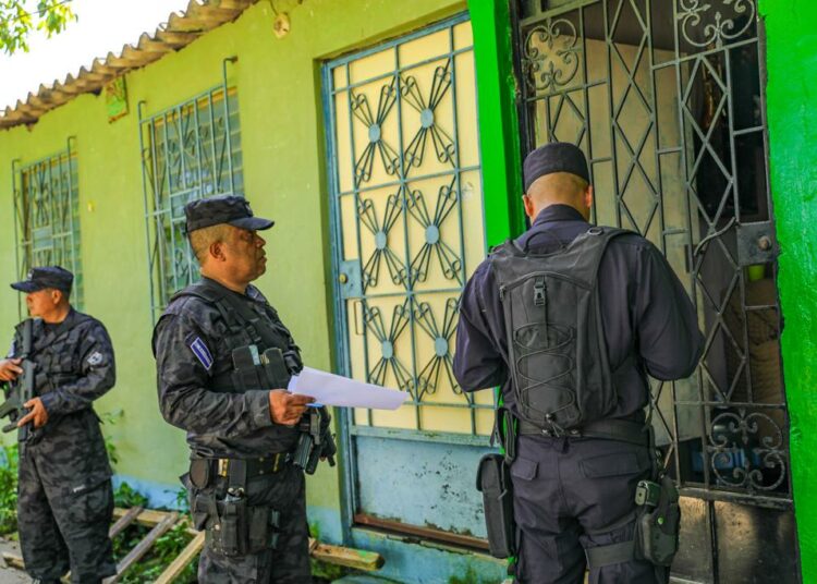 PNC inspecciona viviendas en La Campanera