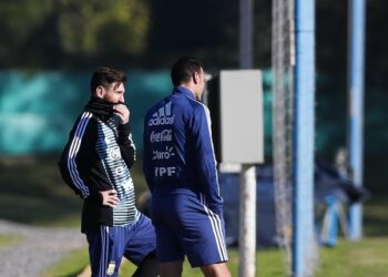 Messi llega a Argentina para la doble cita mundialista contra Paraguay y Perú