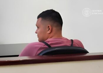 Menor de 13 años interpone demanda contra su padre por incumplimiento de deberes