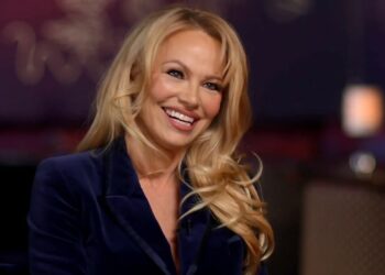 El cambio radical de Pamela Anderson que sorprendió en la semana de la moda de París