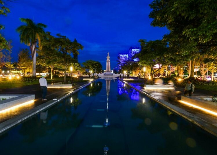 Gobierno habilita la renovada plaza Divino Salvador del Mundo