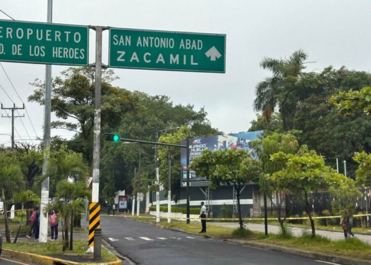 Reportan que una persona se quitó la vida en una pasarela en calle San Antonio Abad