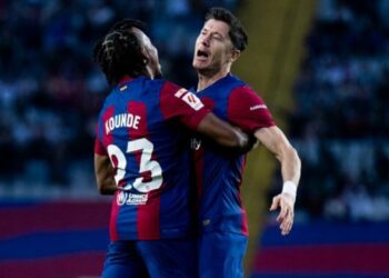 Barcelona remonta y vence al Alavés gracias a Lewandowski