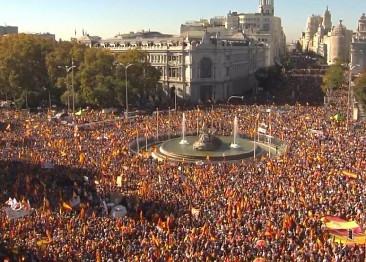 Protestan en Madrid contra Pedro Sánchez y el perdón a los independentistas catalanes