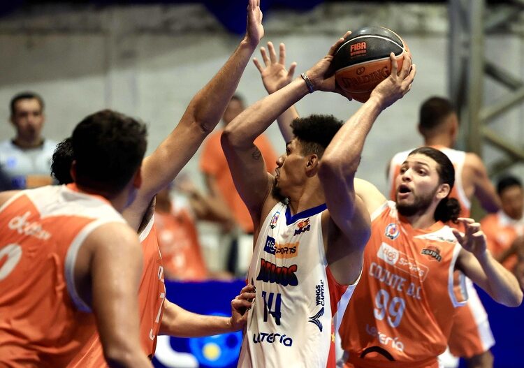 Brujos de Izalco toma ventaja sobre Cojute en los playoffs