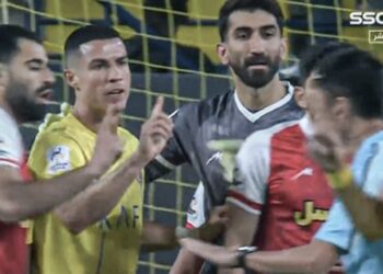(VIDEO) Cristiano Ronaldo pide que le anulen un penalti a favor