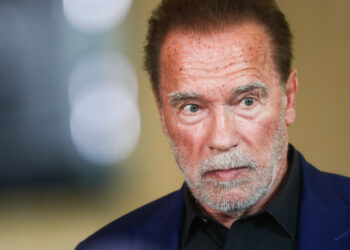 La ciclista con la que chocó Arnold Schwarzenegger presenta una demanda en su contra