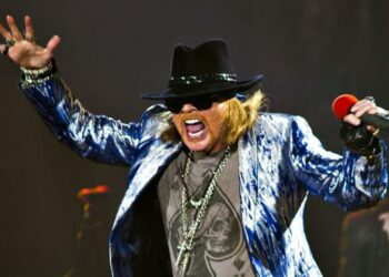 Axl Rose, vocalista de Guns N’ Roses, es acusado por agresión sexual