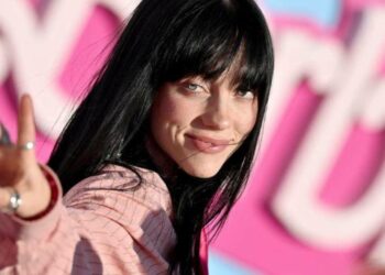 Billie Eilish se siente físicamente atraída por las mujeres, pero la intimidan mucho