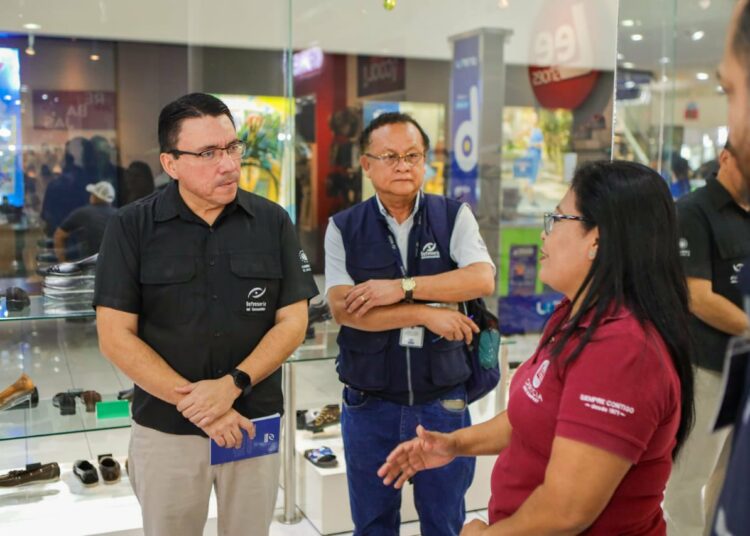 Defensoría del Consumidor inspecciona precios de productos durante el Black Friday