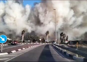 Evacuan a más de 800 personas por incendio al este de España