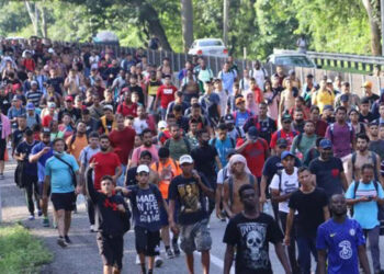 Migrantes retiran bloqueo carretero en el sur de México