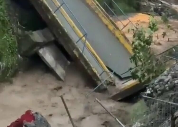 (VIDEOS) Al menos 8 muertos dejan las lluvias en República Dominicana