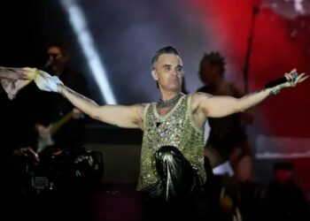 Muere una mujer tras caer varias filas de asientos en un concierto de Robbie Williams