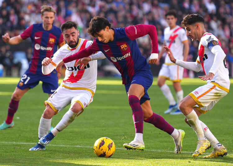 Barcelona empata ante Rayo Vallecano y se aleja de la cima