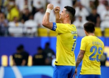 Cristiano Ronaldo rompió un récord mundial con su doblete en Al-Nassr y se alejó de Messi en la pelea por ser el máximo goleador de la historia