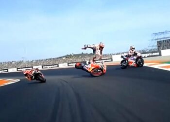 (VIDEO) Terrible accidente de Marc Márquez que definió el título del MotoGP