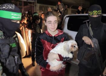 Hamas entregó 12 rehenes e Israel 30 prisioneros palestinos en el sexto día de tregua en la guerra