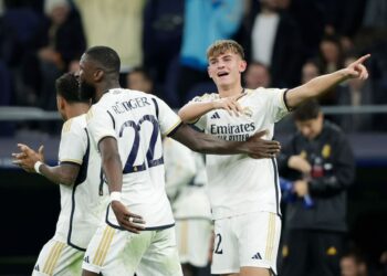 Real Madrid golea al Napoli con tranquilidad