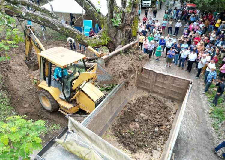 DOM inicia mejoramiento de 2.5 kilómetros de calles en Lilisque, La Unión