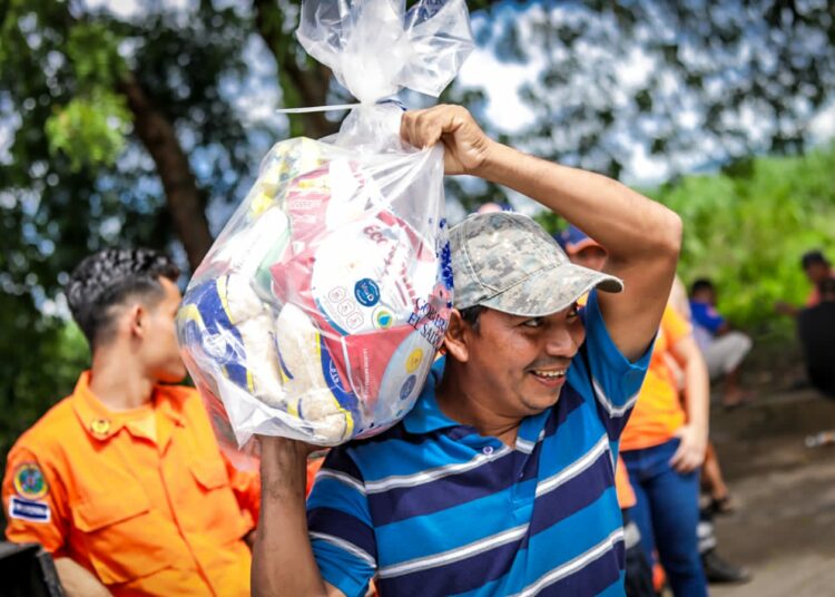 Gobierno entregó 3,000 paquetes con alimentos a familias afectadas por tormenta Pilar