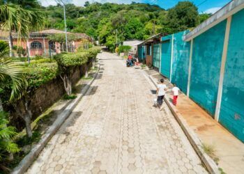 DOM entrega 1.3 kilómetros de calles renovadas en El Porvenir, Santa Ana