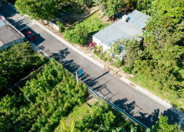 DOM entrega 2.8 kilómetros de calles renovadas en Santa Cruz Michapa