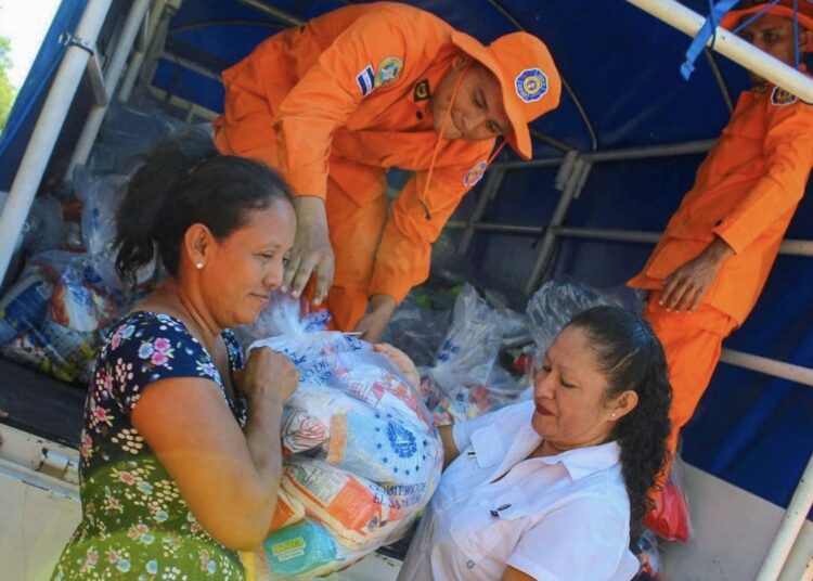 Instituciones continúan entregando alimentos a familias que fueron afectadas por tormenta Pilar