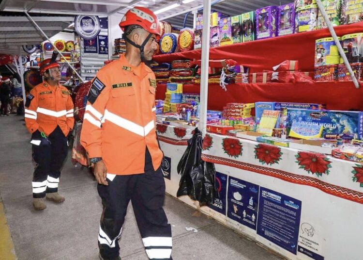 Capacitan a comerciantes de productos pirotécnicos en prevención de siniestros