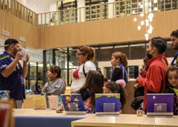 Salvadoreños continúan conociendo los servicios de la Biblioteca Nacional