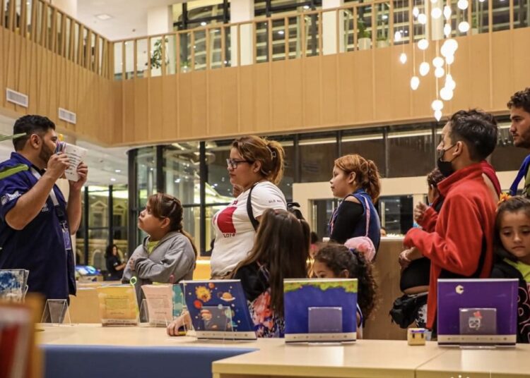 Salvadoreños continúan conociendo los servicios de la Biblioteca Nacional