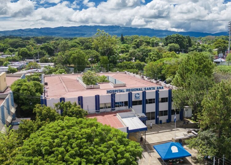 Hospitales especializados del ISSS garantizan tratamientos de calidad a la población