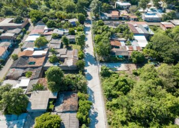 Obras Públicas entrega remodelada calle antigua a El Sitio, San Miguel