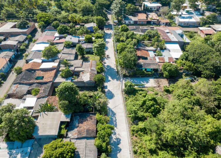 Obras Públicas entrega remodelada calle antigua a El Sitio, San Miguel