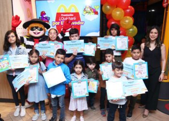 McDonald’s premia a los ganadores del concurso de dibujo «¿Qué haré por El Salvador cuando sea grande?