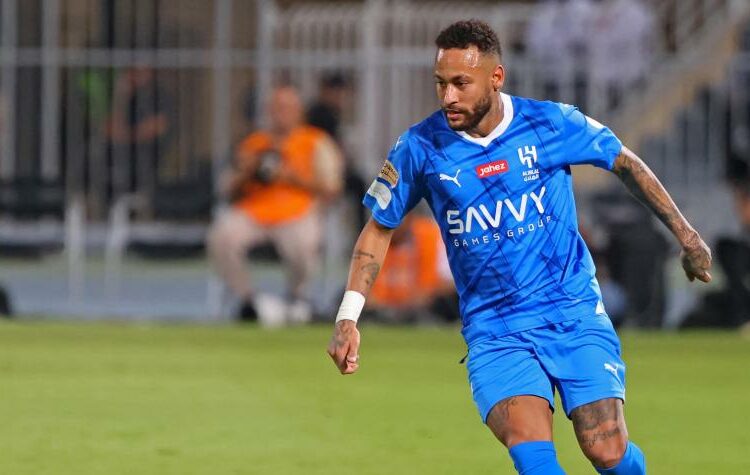 Neymar cambia radicalmente de look en medio de la recuperación tras su grave lesión