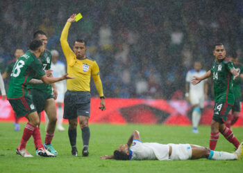 Prensa hondureña llama ‘ratero’ al árbitro salvadoreño Iván Barton