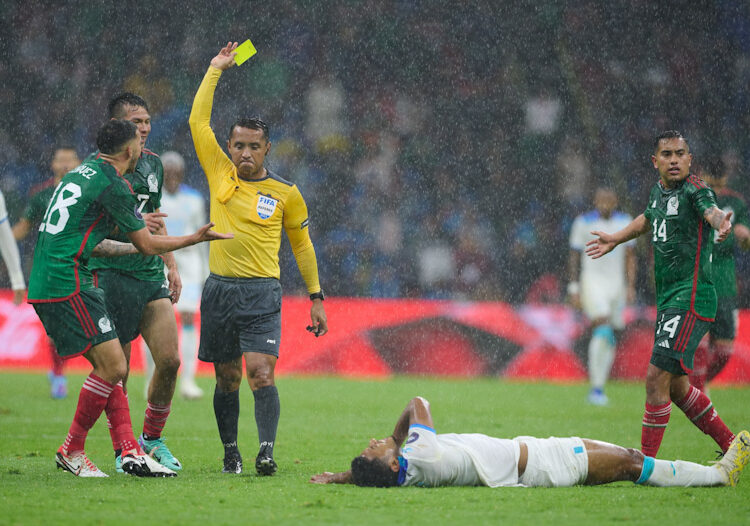 Prensa hondureña llama ‘ratero’ al árbitro salvadoreño Iván Barton