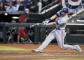 Rangers están a un juego de coronarse en Serie Mundial tras aplastar a D-Backs