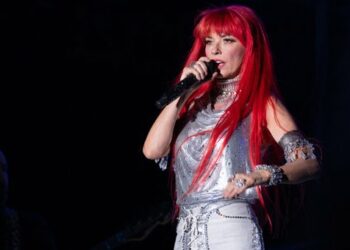 El autobús de la gira de Shania Twain sufre un aparatoso accidente que se salda con 13 heridos