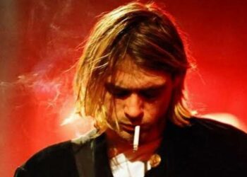 Subastan un paquete de cigarrillos de Kurt Cobain y podría convertirse en el más caro de la historia