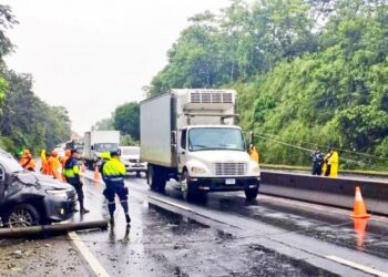 Accidente de tránsito deja 4 personas lesionadas en Santa Ana