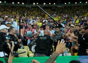 FIFA investigará el violento accionar de la policía brasileña contra los fanáticos argentinos en el Maracaná