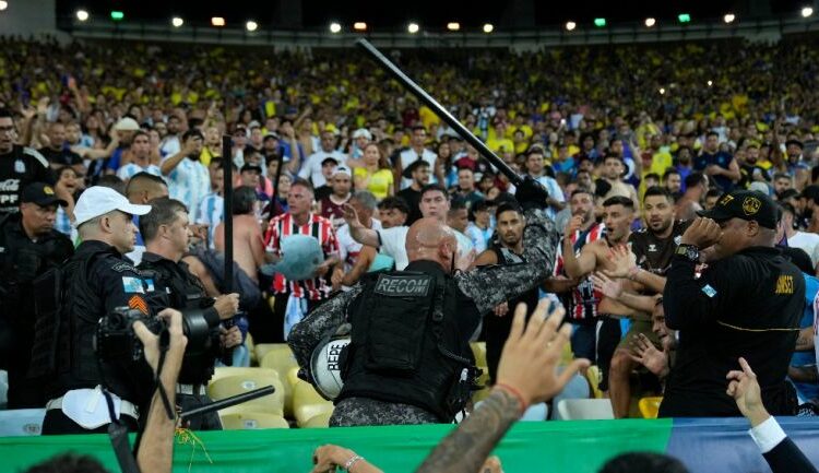 FIFA investigará el violento accionar de la policía brasileña contra los fanáticos argentinos en el Maracaná