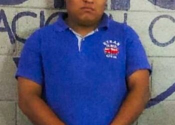 Capturan a motorista que por conducir a excesiva velocidad colisionó contra 7 vehículos