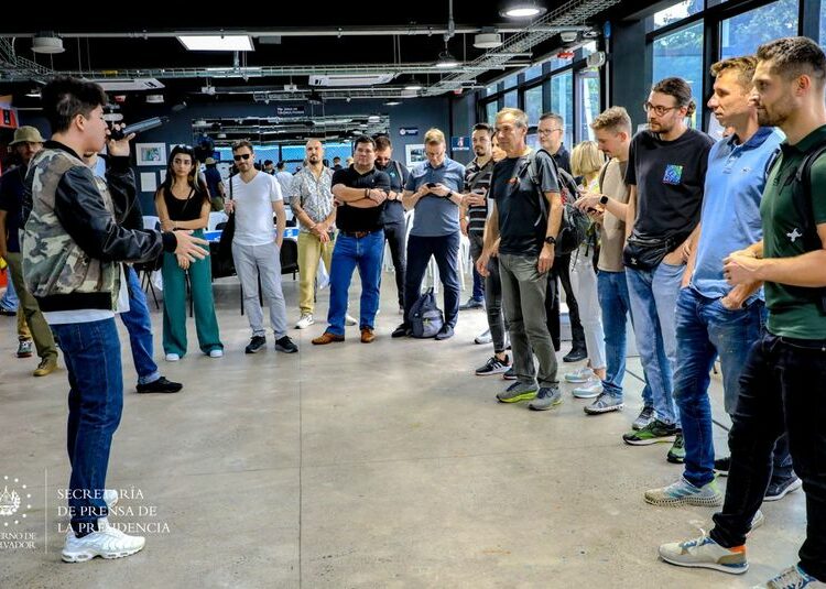 Comitiva Alemania y República Checa visitan CUBO de Mejicanos