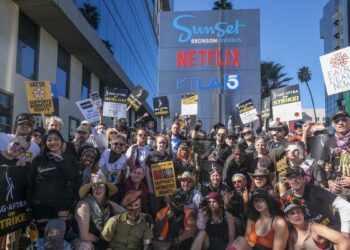 Estudios de Hollywood celebran el fin de la huelga y el reinicio de la industria